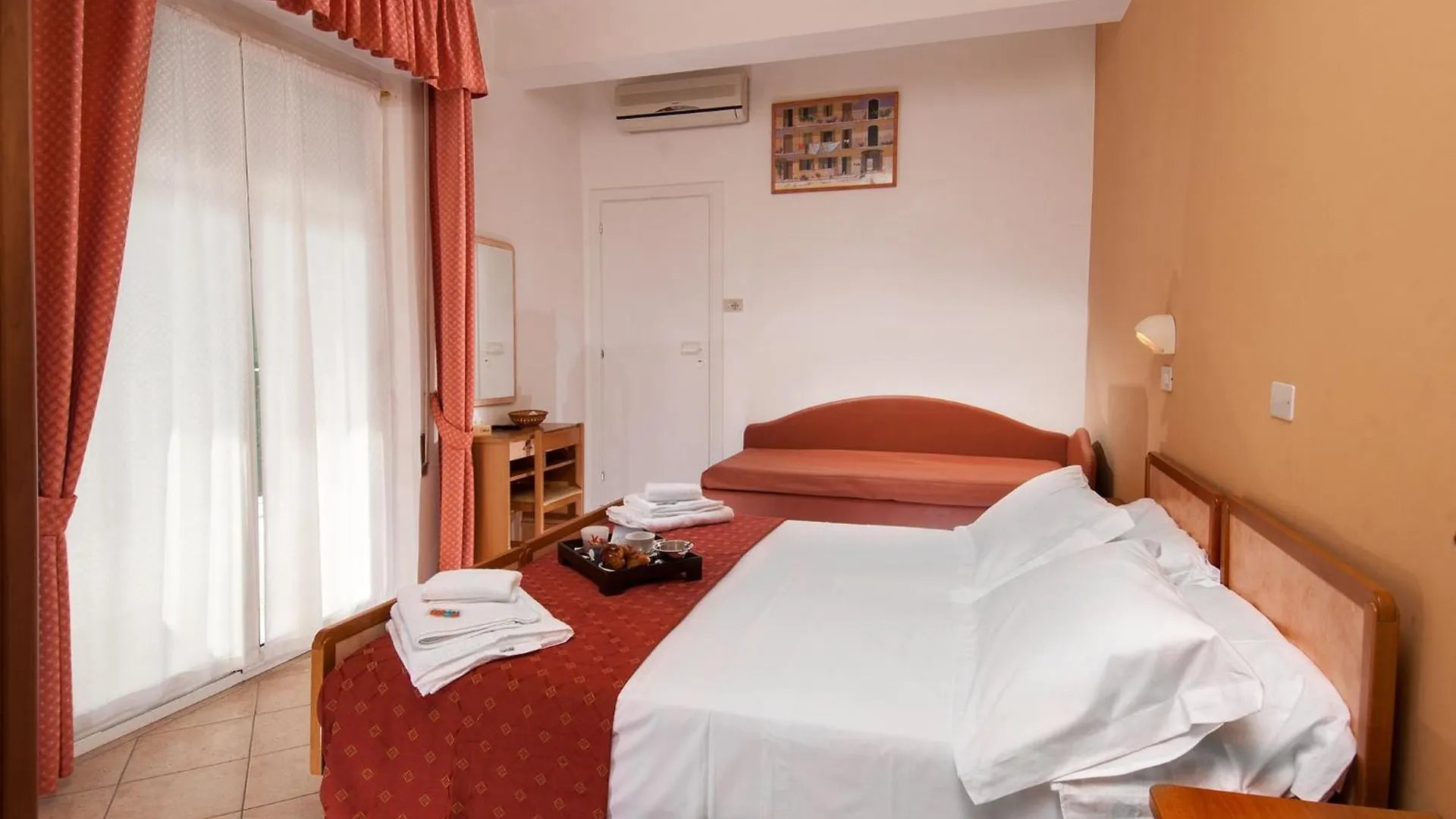 Hotel Ricci Римини